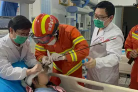 提醒！小女孩被弓箭射穿眉心骨 外出游玩当心这类玩具图片