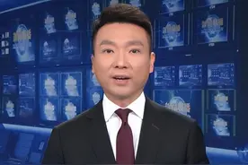 著名主持人康辉，稳重不失风趣，致力于公益事业多年图片