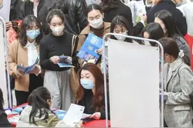 “毕业即失业”？如何打通大学毕业生就业“最后一公里”图片