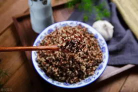 藜麦，美洲“灰灰菜”的种子，咋就成了提供全营养的“黄金谷物”图片