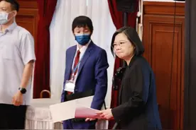 蔡英文竟喊“勿贩卖战争恐惧”？蓝营讽：换人才能让战争远离图片