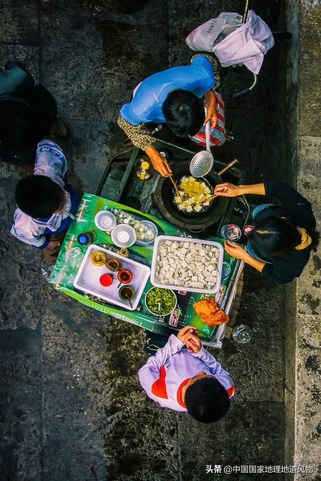 在中国，为什么北方的臭豆腐一枝独秀，南方的臭豆腐百花齐放？
