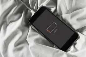 手机充电到100%再拔？很多人都做错了，正确充电方式延长电池寿命图片