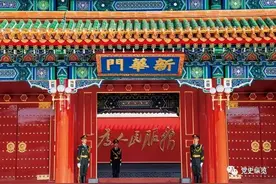 “为人民服务”成为党的宗旨内情图片