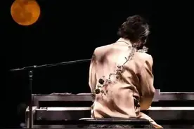 透过华晨宇的热梗看本质，华语乐坛的破坏者，究竟是谁？图片