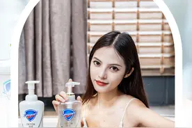 沐浴山茶花的轻盈浪漫，舒肤佳守护你的开学仪式感图片
