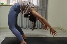 瑜伽培训教练教大家练习瑜伽如何保护腰背部？图片