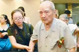 86岁台湾老兵回大陆寻母，15岁偷偷参军，与百岁母亲71年后相见图片