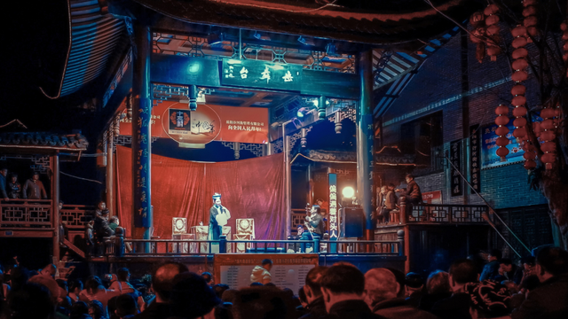 帮一位中学老师改了份PPT课件，鲁迅那页超有意境！同学：不困了