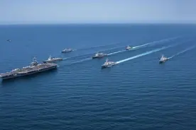 中美一旦在南海爆发冲突，美军航母舰队将会消失，后果不堪设想图片