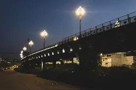 介绍一些伤感歌曲，听了能让人流泪的图片