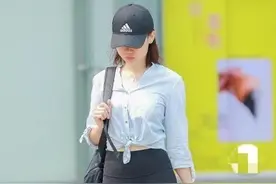 为什么劝你别跟风“鲨鱼裤”？瞧这些素人街拍就懂，看着都好尴尬图片