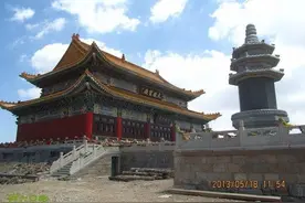 五台山的得名、五座台顶上建有的寺庙及文殊菩萨的名称各是什么？图片