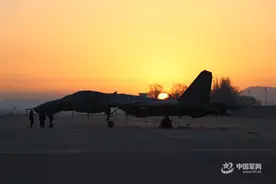 光影课堂丨几种对比方法，教你拍出军旅美图图片