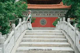 大理 · 风物 | 白族剪纸：伊人在水，一剪入春图片