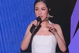 杨千嬅大雨天连唱42首歌图片