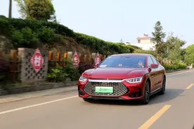 比亚迪汉DM-i试驾 实测亏电综合油耗仅3.7L/100km图片