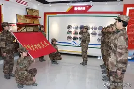 女兵下连，荣誉感十足图片