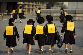 日本小学生的这套“通学装备”，着实看得叫人羡慕图片