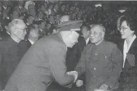 1992年，78岁的张震欲退休，却被邓小平留下：协助江泽民再干三年图片