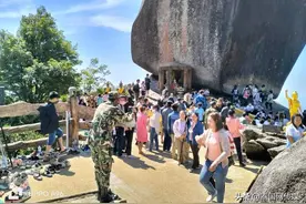泰国尖竹汶一年一度“佛足朝拜”游客爆满图片