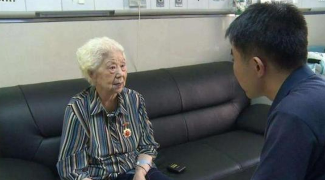 她是出卖江姐叛徒的妻子，今98岁却被国人敬重，她到底做了什么？