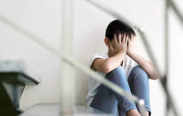 男孩到了青春期开始叛逆,不是孩子突然变"坏",而是父母太较劲(叛逆期