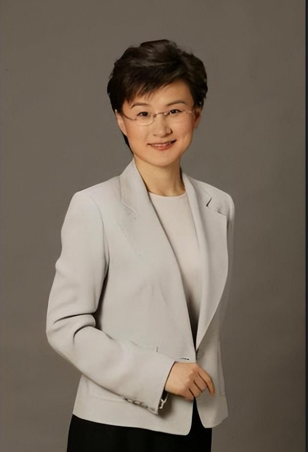 从"央视名嘴"到"滚出主持界",董倩到底履历了什么?
