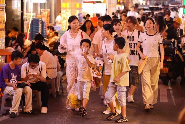 贵阳太平路，越夜越精彩！