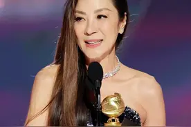 60岁杨紫琼夺好莱坞影后！刘亦菲发文庆祝，网友：她俩认识？图片