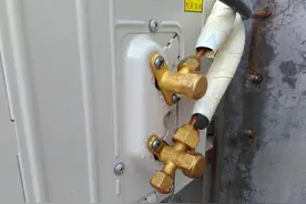 空调售货员说“终身免加氟”，安装工却道出加氟的“秘密”图片