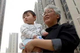 被姥姥带大的孩子，长大后越来越不愿去姥姥家，他们或许也有苦衷图片