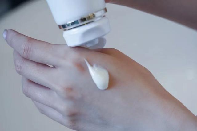 40岁左右用什么洗面奶？这5款大牌值得试试，有点小贵但对皮肤好