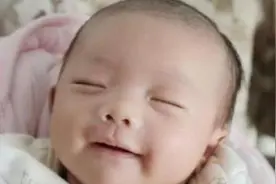 “高颜值女婴”走红，靠漂亮容貌征服网友，护士感慨：头一次见图片
