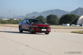 新车｜合资品牌最便宜的2.0T+8AT，场地试驾长安福特蒙迪欧图片