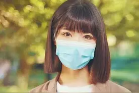 摘下口罩等于褪去光环，网红郑女士转型做短视频，奈何人气太低图片