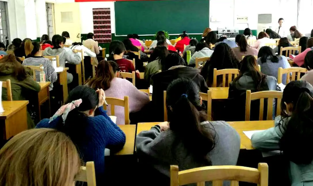 3月24日深夜，中国传来29个新消息，取消教师编制动了谁的奶酪？