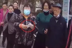 四川大妈路边捡到现金支票，仔细一看面额为1.5亿，银行：是真的图片