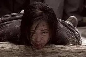 1951年，女人因倒尿盆，意外暴露男人身份，揭开刘胡兰被杀的真相图片