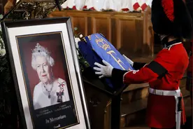 从英女王伊丽莎白去世，聊聊英国君主咋就活成了吉祥物图片