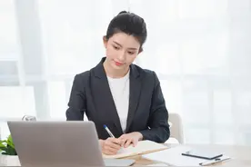 工资2800，每天笑哈哈图片