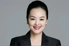 央视“才华”主持孙小梅：事业巅峰时退隐，38岁结婚生子，好幸福图片