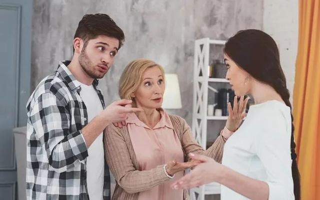 我研究上百对婆媳后发现：婆婆对待儿媳的态度，暴露家庭经济状态