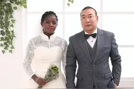 19年非洲20岁姑娘远嫁河南，与48岁丈夫生俩儿子，称每天都在享福图片