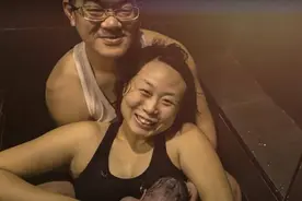 39岁台湾妈妈10年生6胎，为省钱躺家中浴缸生娃，公婆都嫌太能生图片