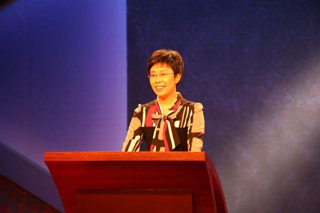 “锄禾日当午”是何意？蒙曼的解读出现常识错误，引来网友争议