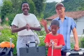 同是黑人网红，粉丝千万的rose口碑输给菲利丝，网友给出原因一致图片