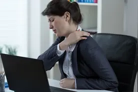 哪些动作会伤骨？骨科医生：不建议做这7件事，看看你中招没图片