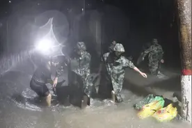 风雨同行 冲锋有我图片