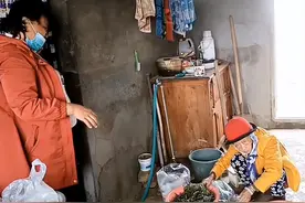 85岁马玉琴和丈夫回老家，被儿子指使干活，儿媳一旁哭穷要钱图片